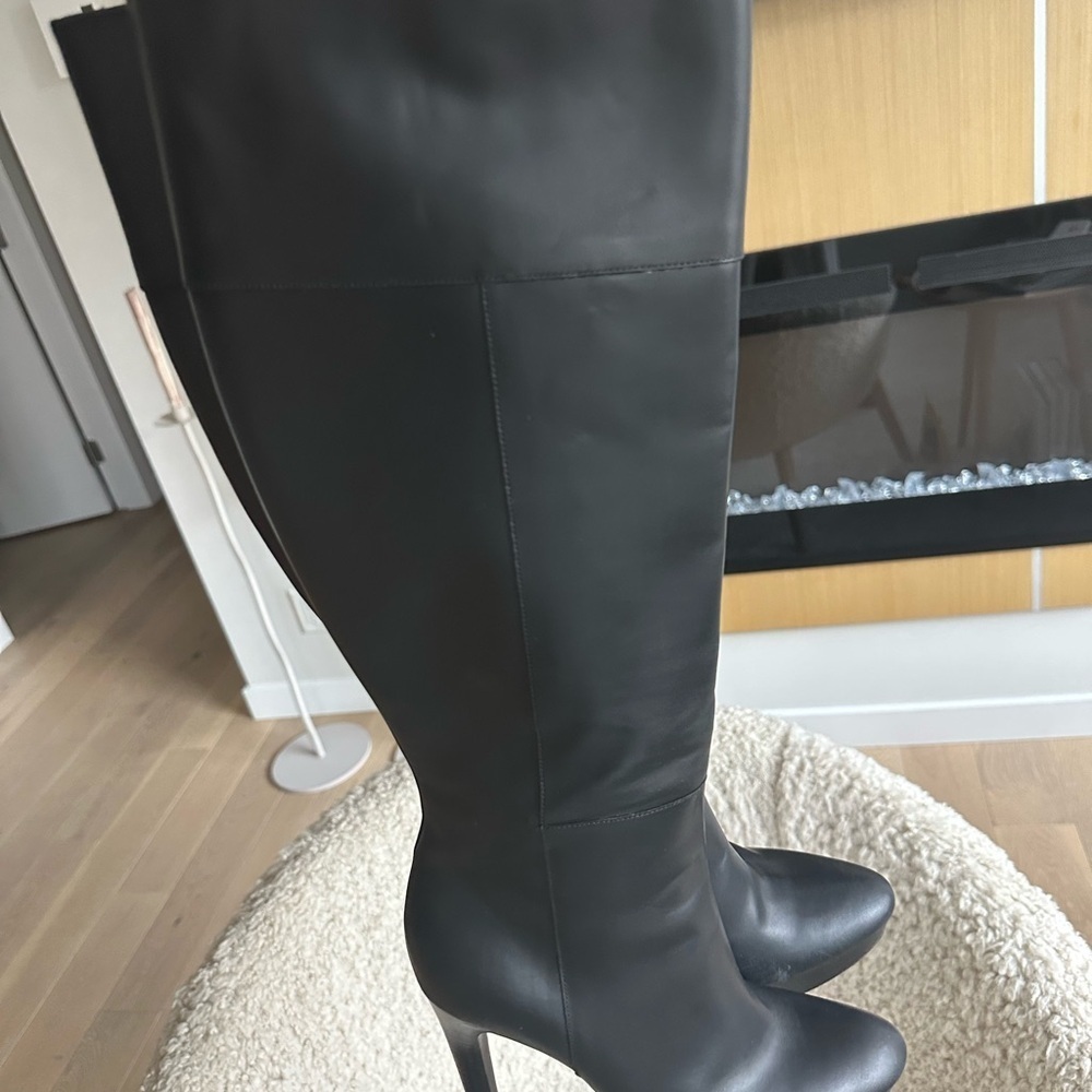 Burberry black leather platform / high heel boots Size 37.5 - Picture 6 of 15